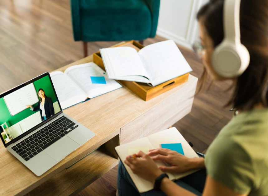 Why You Should Enroll in Online Spanish Courses